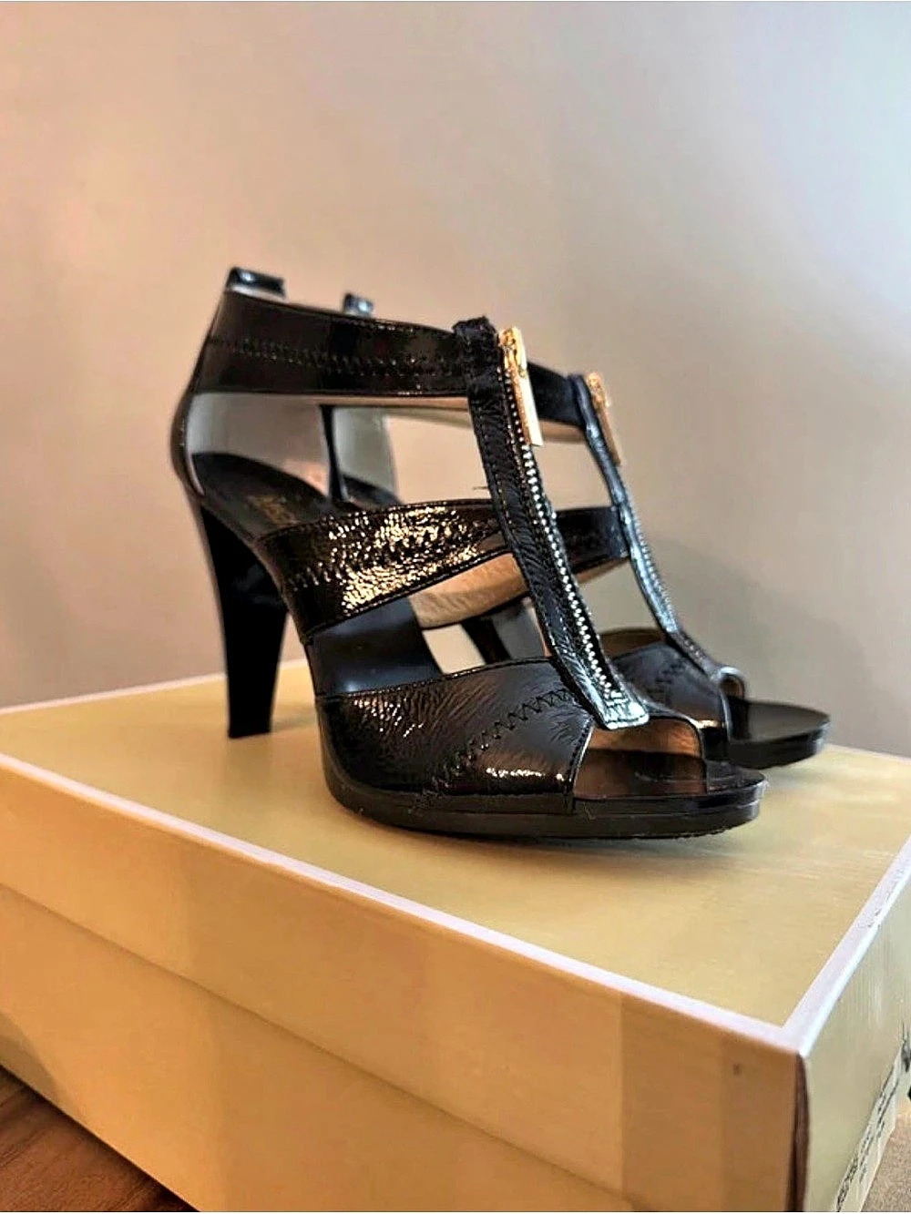 Michael Kors Berkeley T Strap Black T-Strap Heels US 7.5 Like New